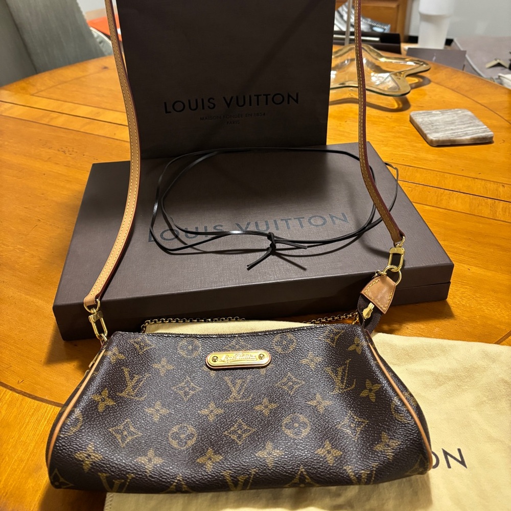 Louis Vuitton Eva Clutch/pouchette